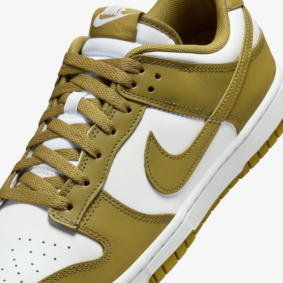 Nike Men's Dunk Low Retro Shoes - White / Pacific Moss